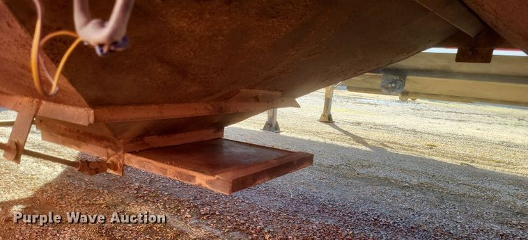 image for item DO4721 2002 Field Master  grain trailer