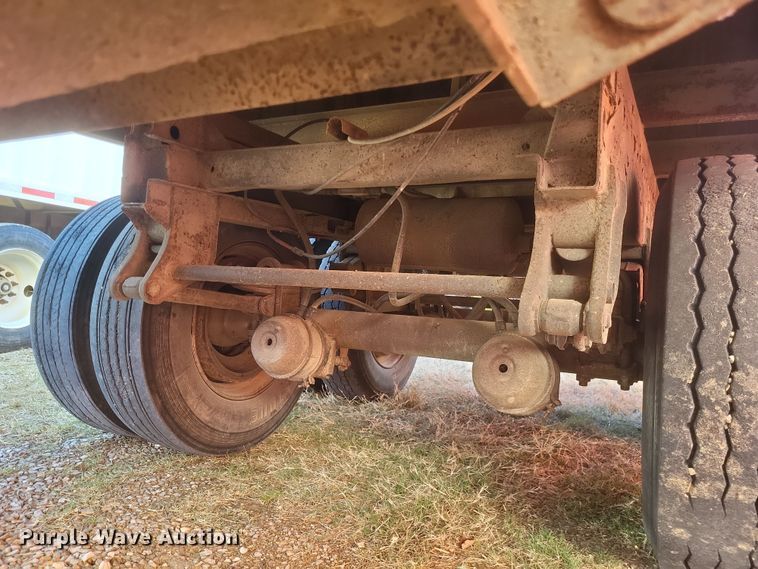 image for item DO4721 2002 Field Master  grain trailer