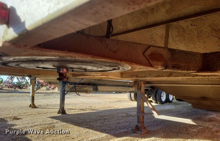 image for item DO4721 2002 Field Master  grain trailer