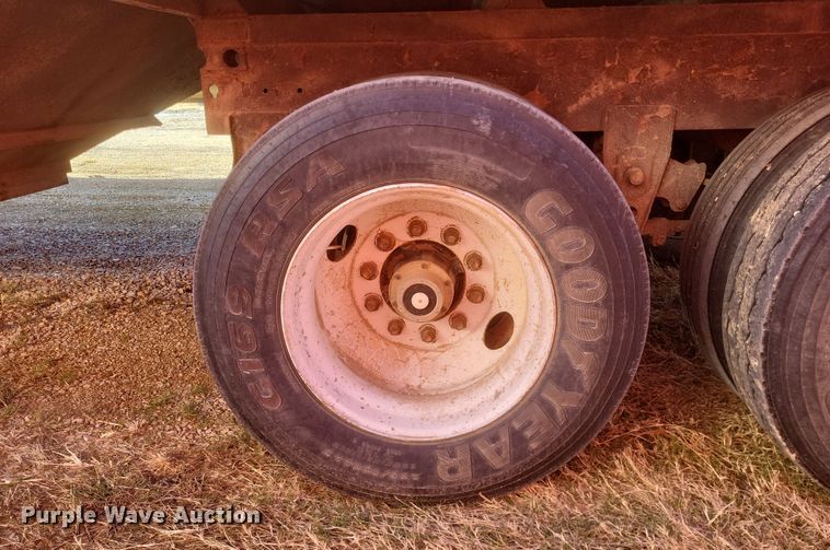 image for item DO4721 2002 Field Master  grain trailer