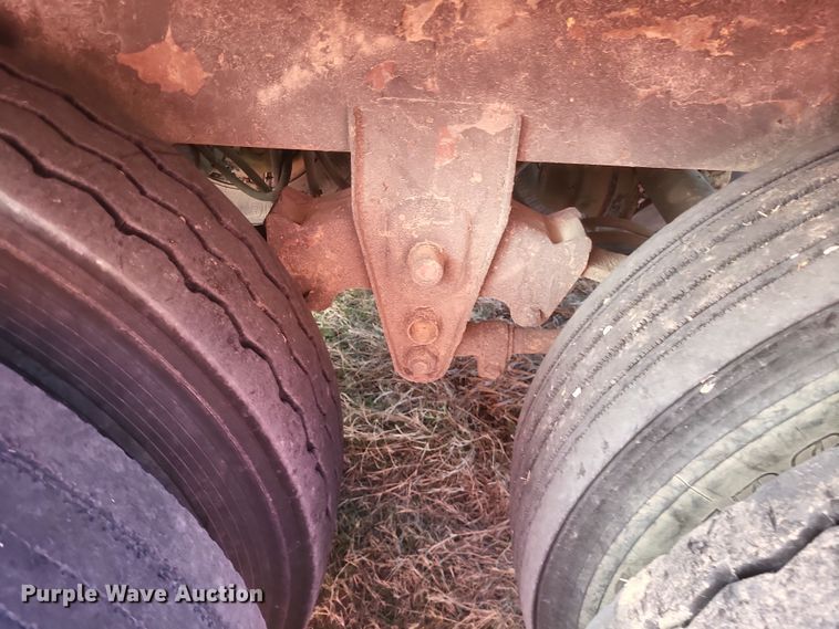 image for item DO4721 2002 Field Master  grain trailer