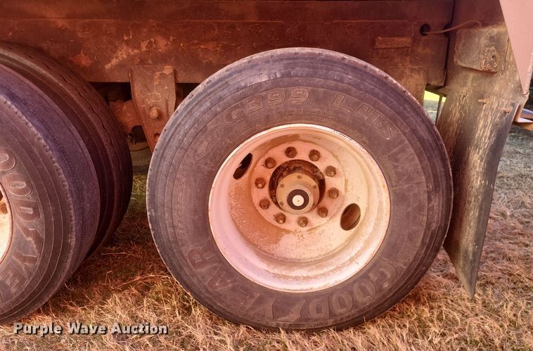 image for item DO4721 2002 Field Master  grain trailer