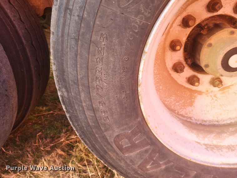 image for item DO4721 2002 Field Master  grain trailer