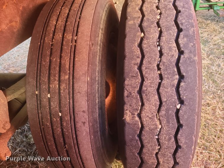 image for item DO4721 2002 Field Master  grain trailer