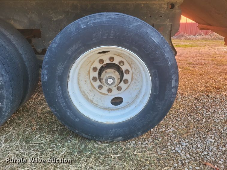 image for item DO4721 2002 Field Master  grain trailer