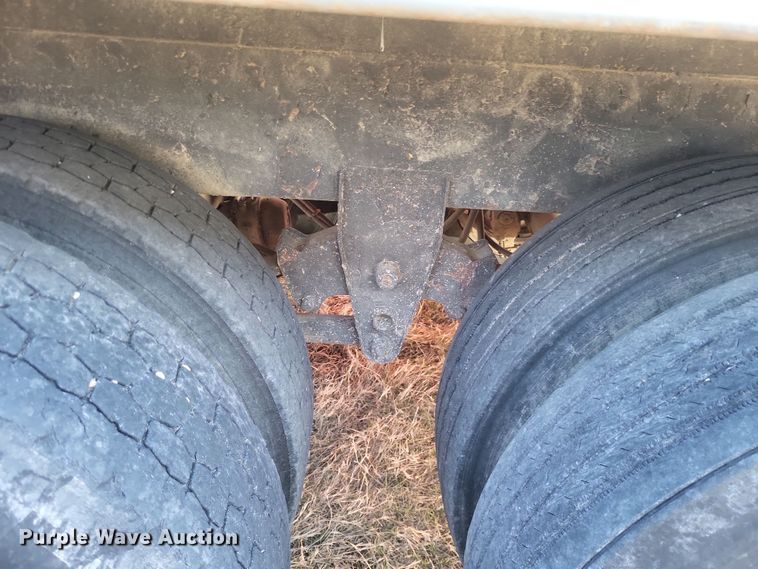 image for item DO4721 2002 Field Master  grain trailer