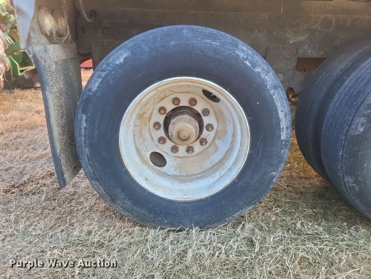 image for item DO4721 2002 Field Master  grain trailer