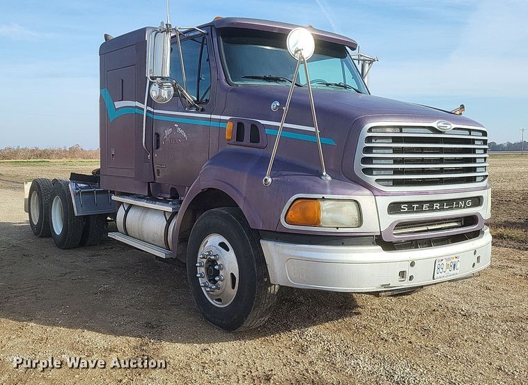 image for item DO4722 2001 Sterling  semi truck