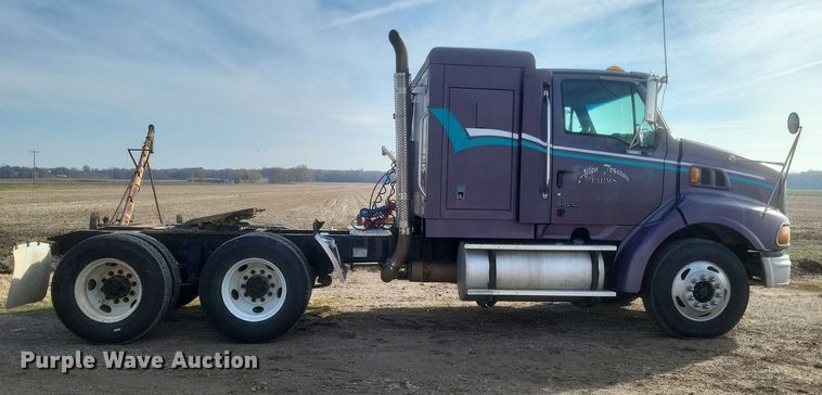 image for item DO4722 2001 Sterling  semi truck