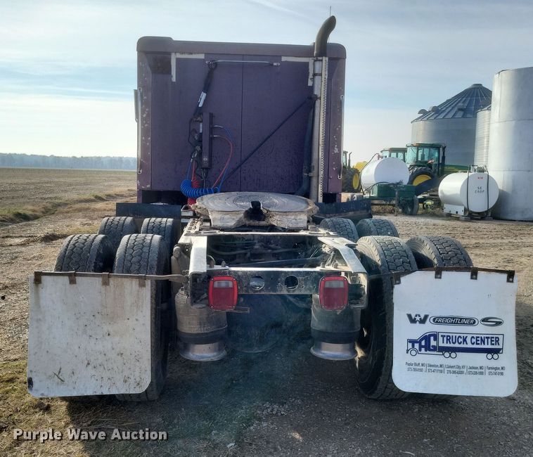 image for item DO4722 2001 Sterling  semi truck