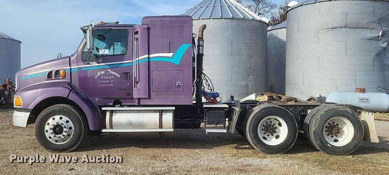 image for item DO4722 2001 Sterling  semi truck