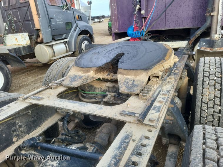 image for item DO4722 2001 Sterling  semi truck