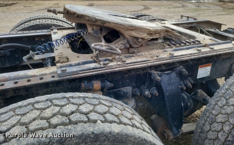 image for item DO4722 2001 Sterling  semi truck