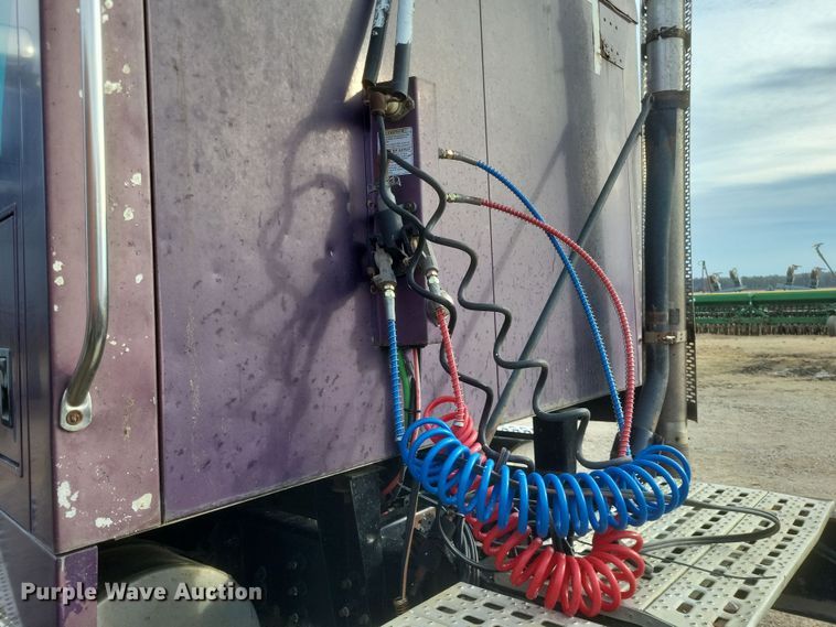 image for item DO4722 2001 Sterling  semi truck