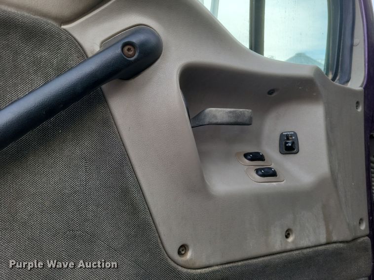 image for item DO4722 2001 Sterling  semi truck