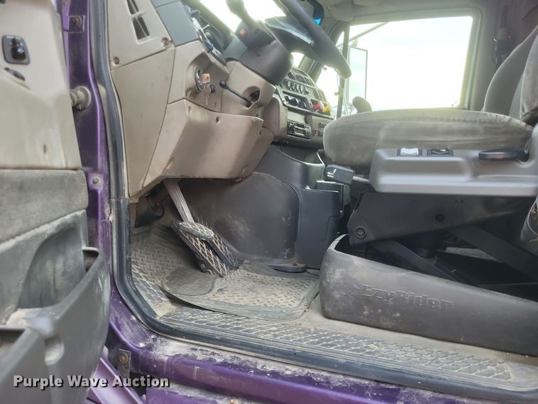 image for item DO4722 2001 Sterling  semi truck