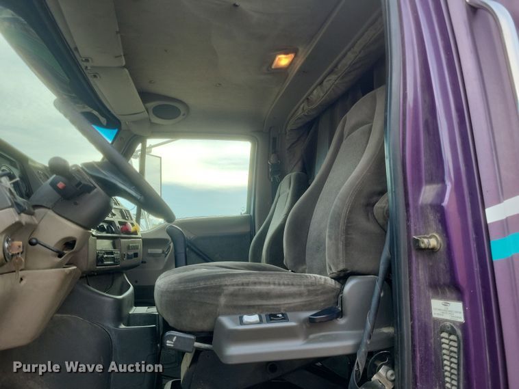 image for item DO4722 2001 Sterling  semi truck