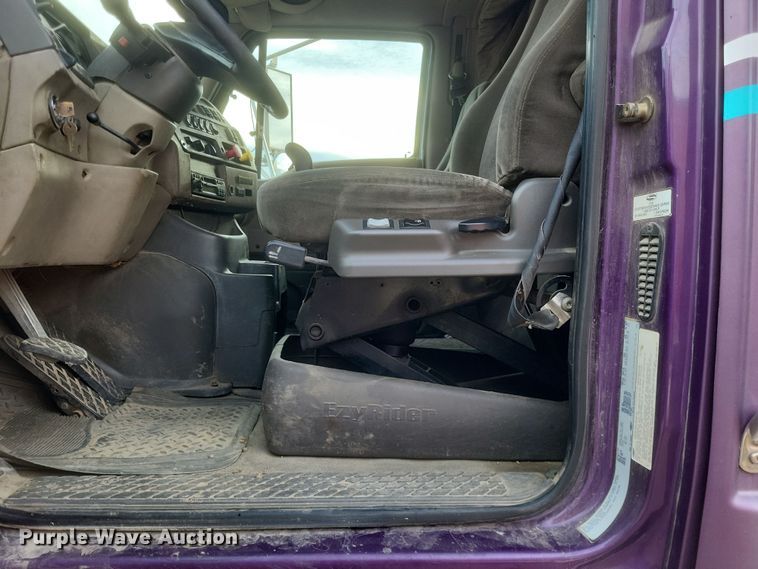 image for item DO4722 2001 Sterling  semi truck