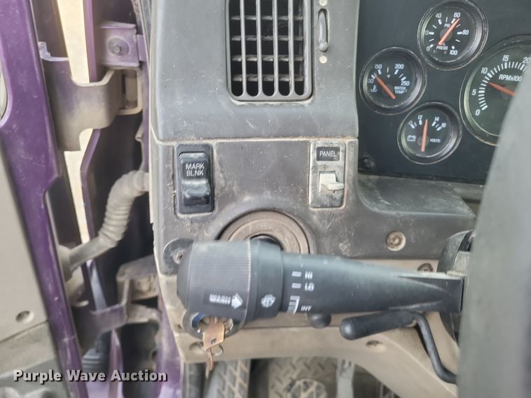 image for item DO4722 2001 Sterling  semi truck