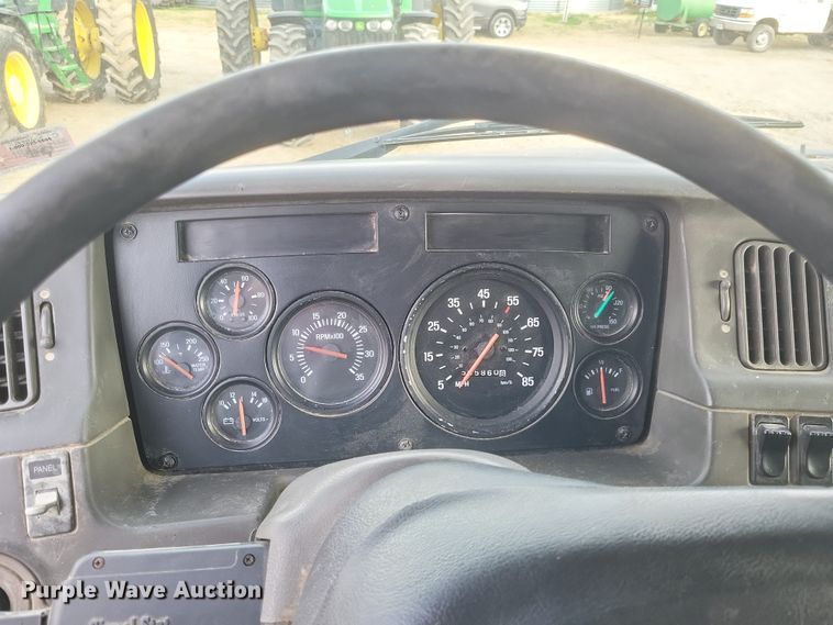 image for item DO4722 2001 Sterling  semi truck