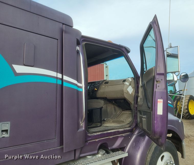 image for item DO4722 2001 Sterling  semi truck