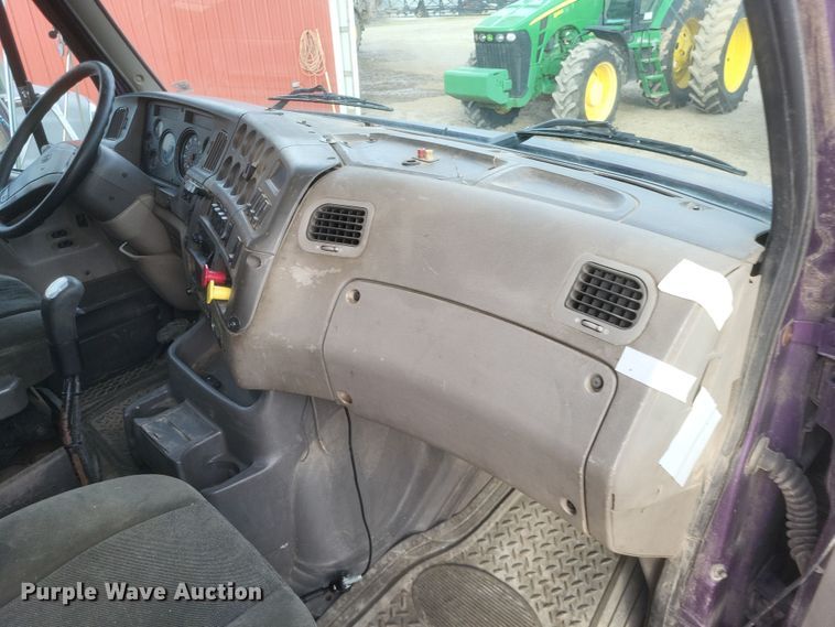 image for item DO4722 2001 Sterling  semi truck