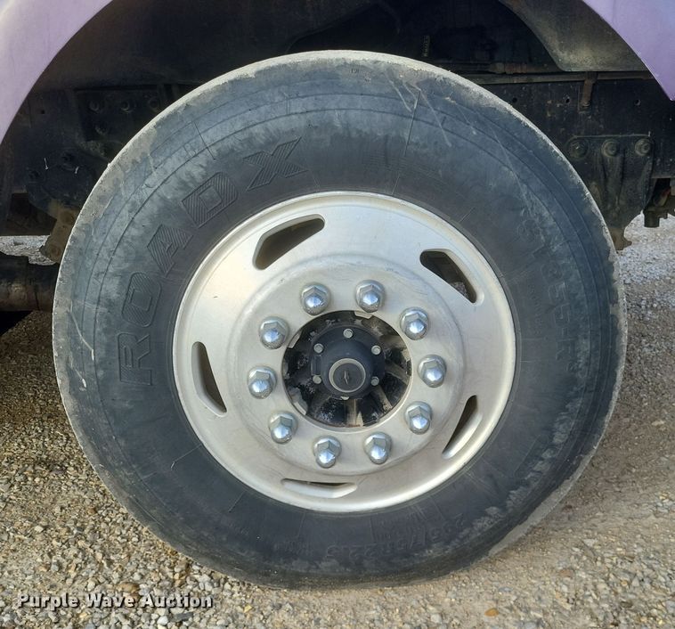 image for item DO4722 2001 Sterling  semi truck