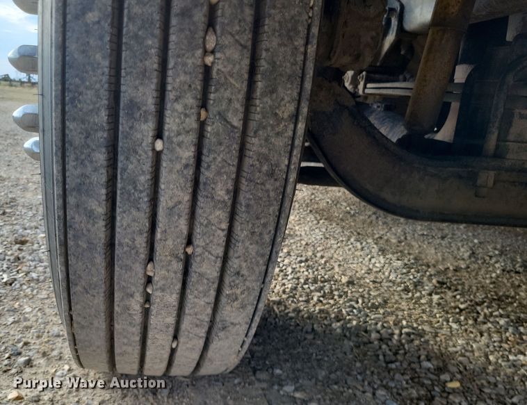 image for item DO4722 2001 Sterling  semi truck