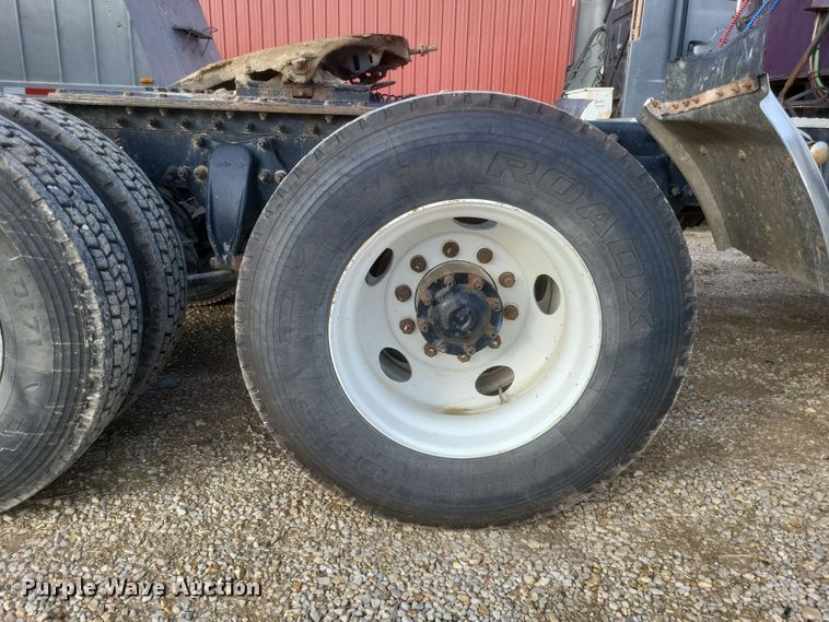 image for item DO4722 2001 Sterling  semi truck