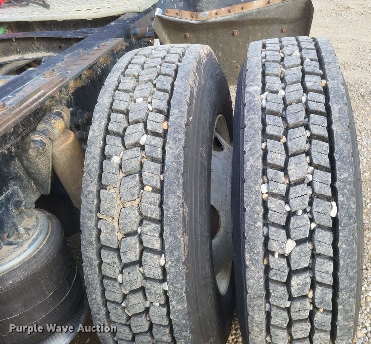 image for item DO4722 2001 Sterling  semi truck