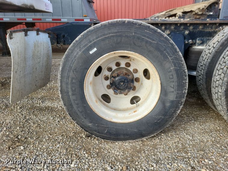 image for item DO4722 2001 Sterling  semi truck