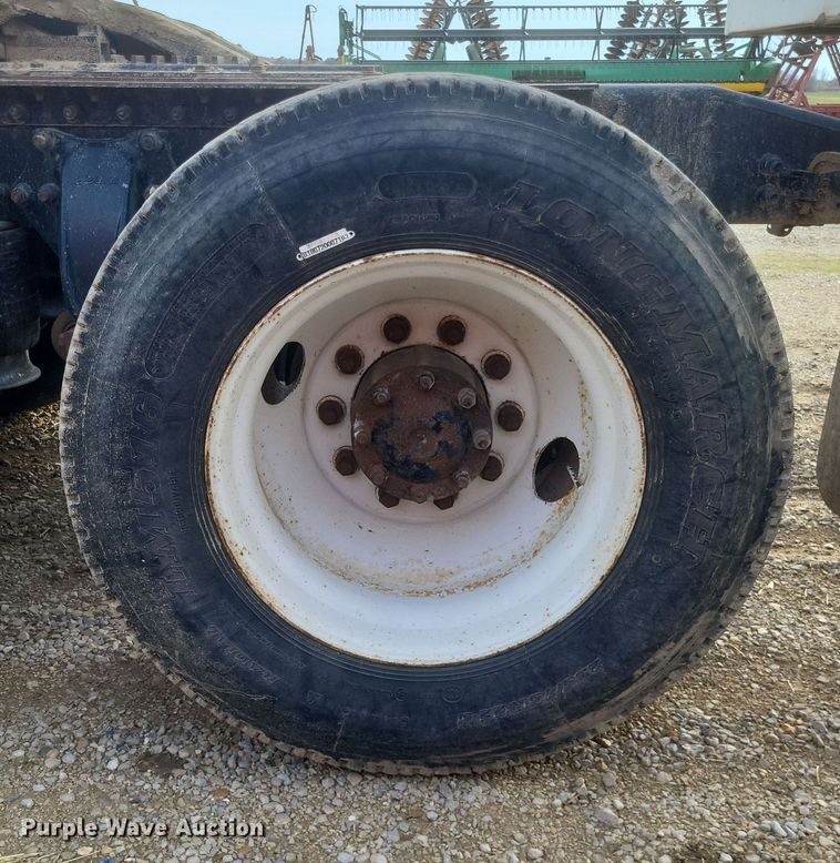 image for item DO4722 2001 Sterling  semi truck