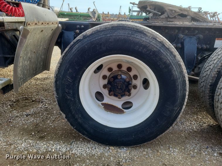 image for item DO4722 2001 Sterling  semi truck