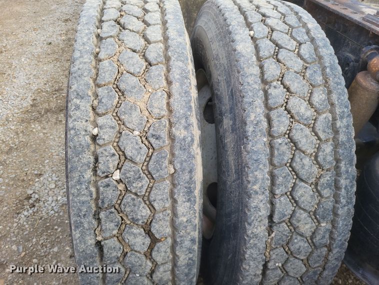 image for item DO4722 2001 Sterling  semi truck