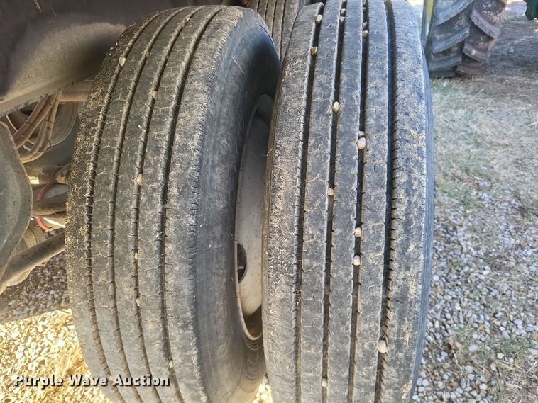 image for item DO4723 2010 Neville  grain trailer