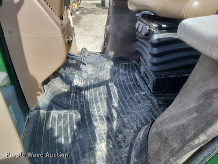 image for item DO4725 2008 John Deere 8230  MFWD tractor