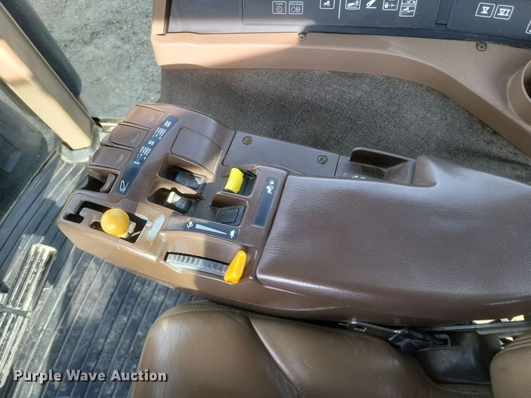 image for item DO4725 2008 John Deere 8230  MFWD tractor