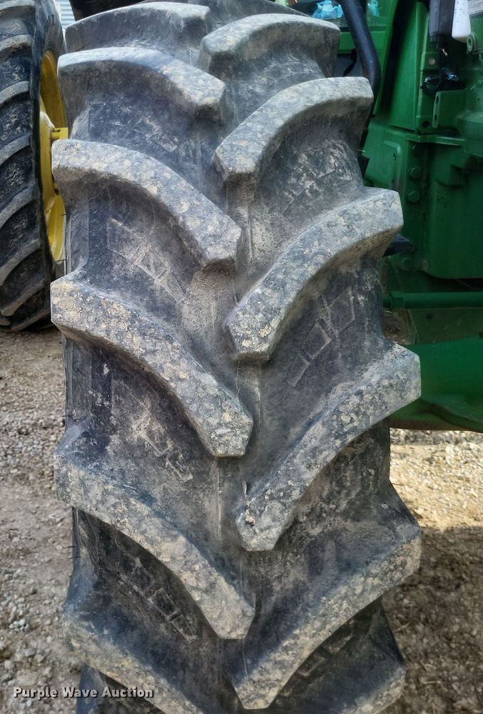 image for item DO4725 2008 John Deere 8230  MFWD tractor