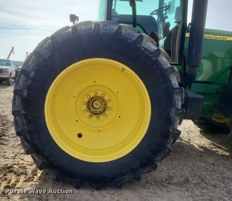 image for item DO4725 2008 John Deere 8230  MFWD tractor