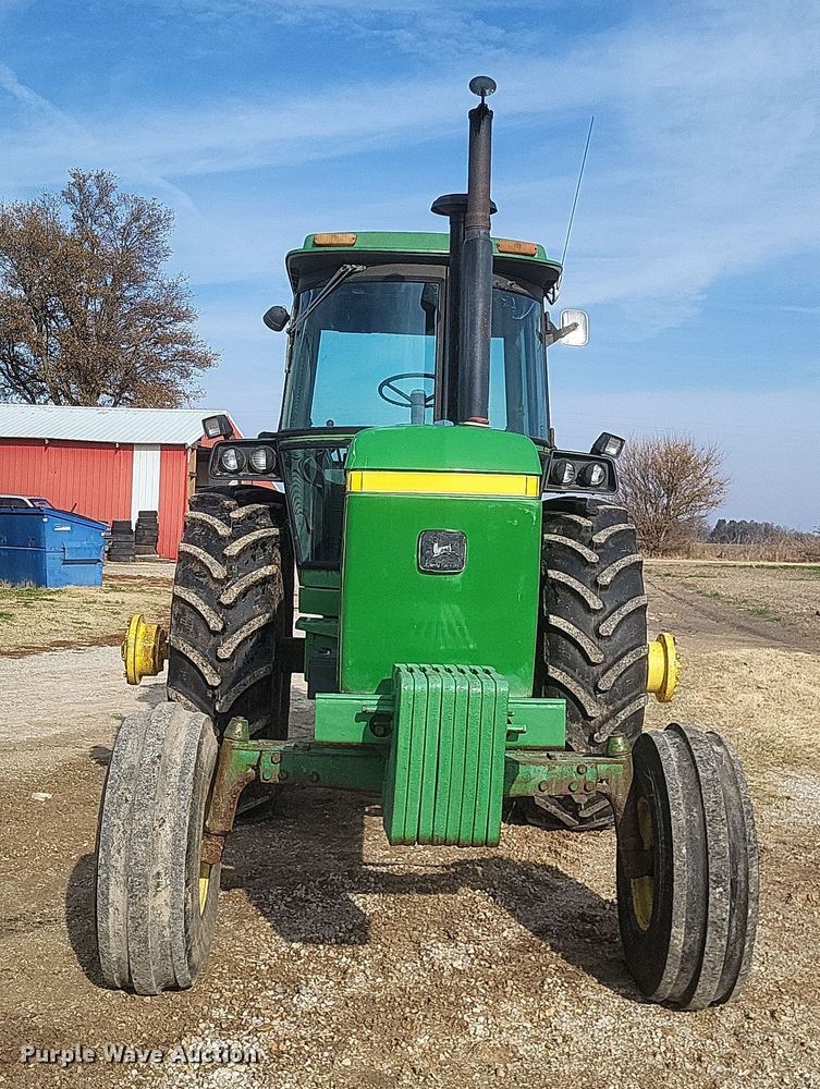 image for item DO4726 1982 John Deere 4440  tractor