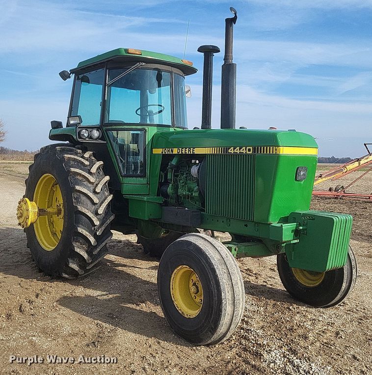 image for item DO4726 1982 John Deere 4440  tractor