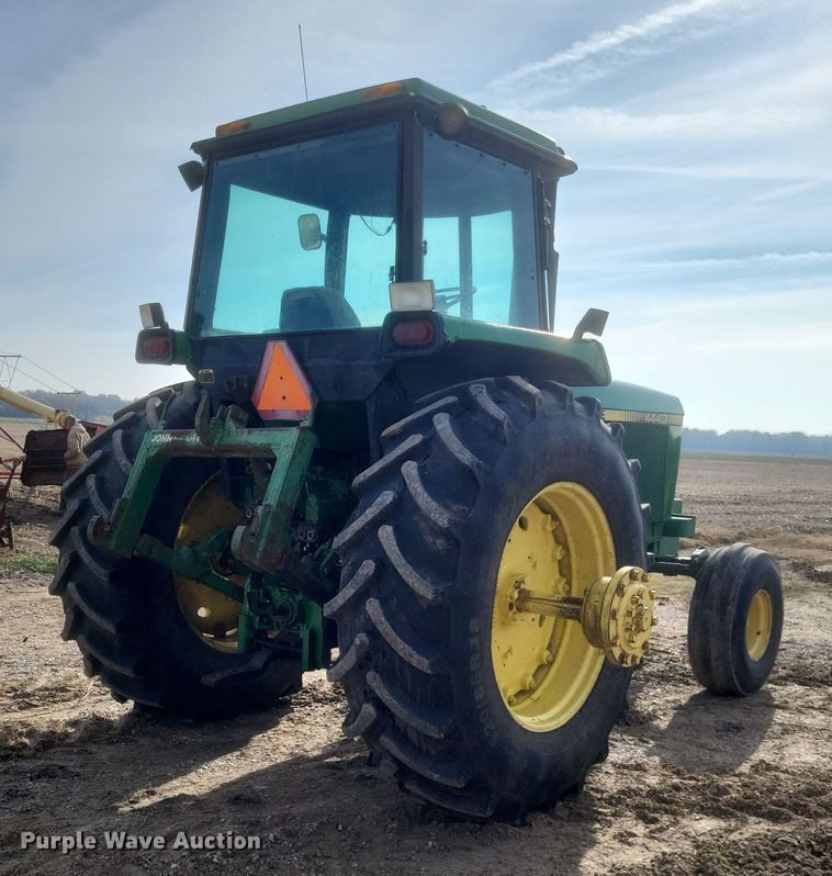 image for item DO4726 1982 John Deere 4440  tractor