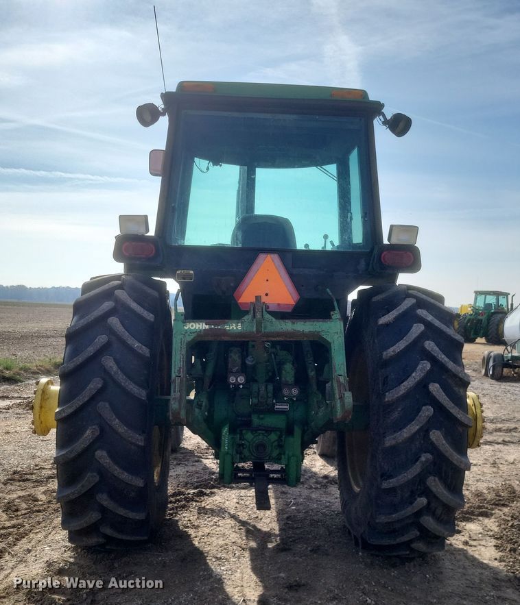 image for item DO4726 1982 John Deere 4440  tractor