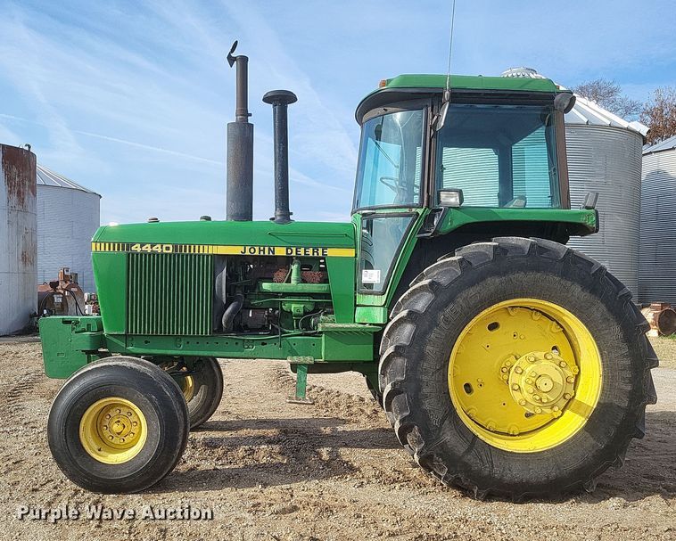 image for item DO4726 1982 John Deere 4440  tractor