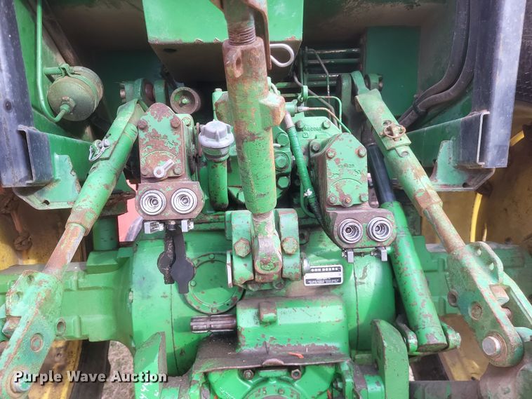 image for item DO4726 1982 John Deere 4440  tractor