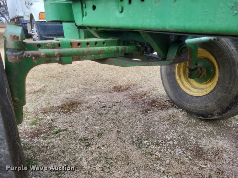 image for item DO4726 1982 John Deere 4440  tractor