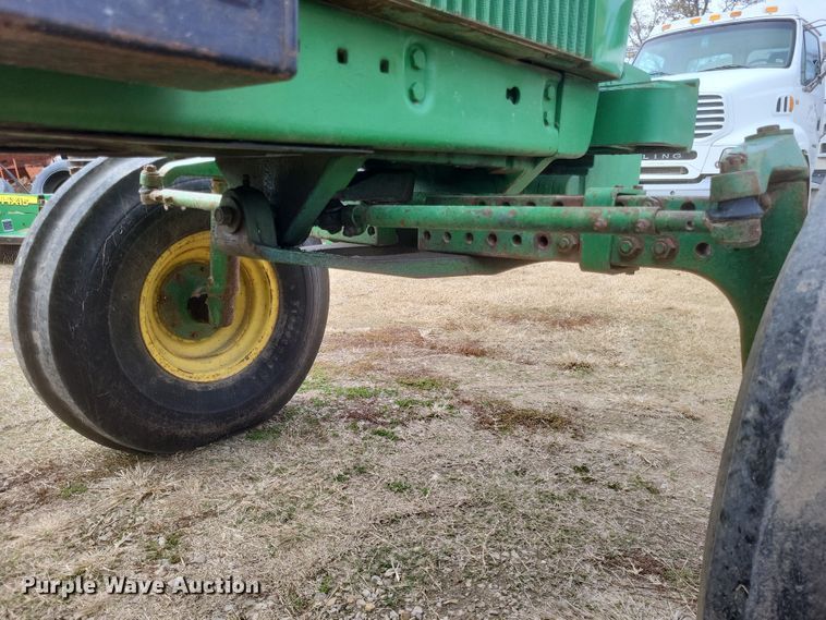 image for item DO4726 1982 John Deere 4440  tractor