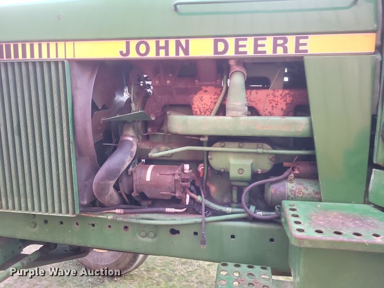 image for item DO4726 1982 John Deere 4440  tractor