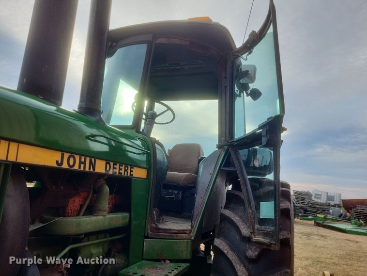 image for item DO4726 1982 John Deere 4440  tractor