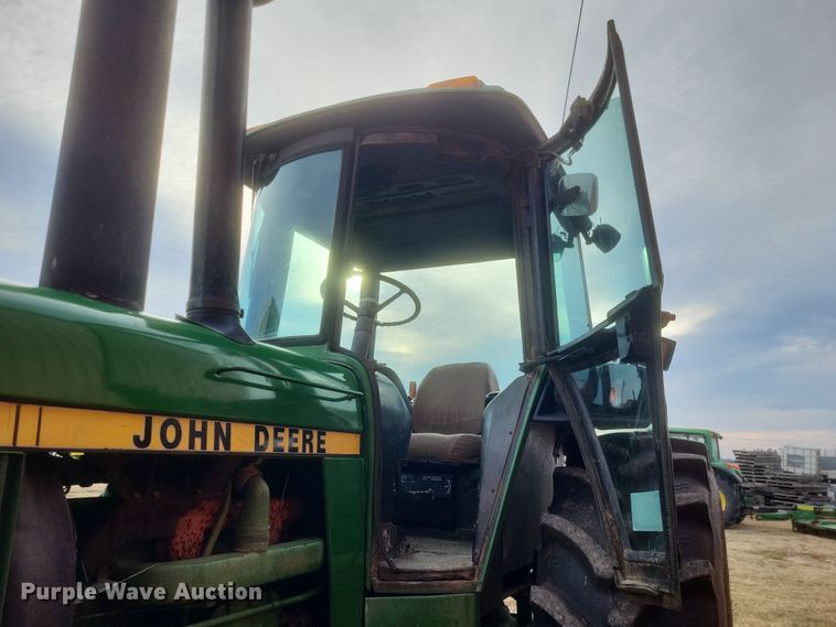 image for item DO4726 1982 John Deere 4440  tractor